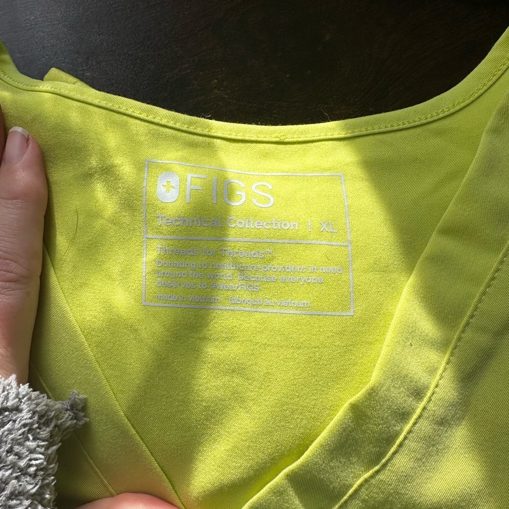 Figs Lime Green Scrub Set - Picture 12 of 12